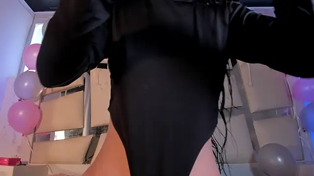 chrystal js online show from 10-25-25, 01:34