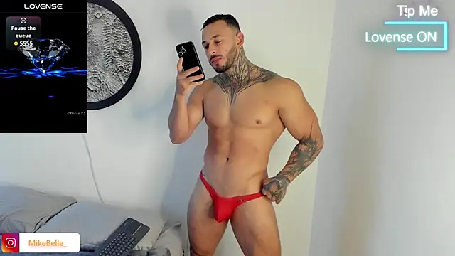 Snapshot of mike_belle chatting on 11-21-25, 01:32 mike belle online show from 11-21-25, 01:32