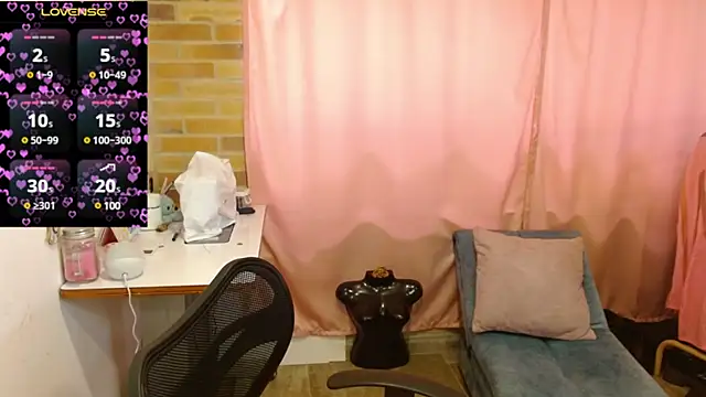 Snapshot of emitaa17228o chatting on 01-19-25, 06:43 emitaa17228o online show from 01-19-25, 06:43