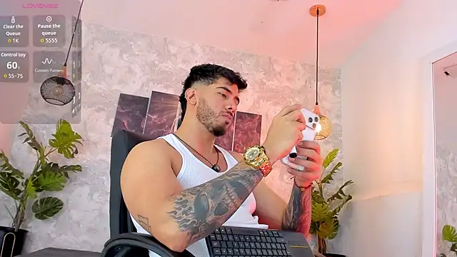 Snapshot of Nate_franco chatting on 07-19-26, 03:37 Nate franco online show from 07-19-26, 03:37
