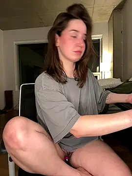 nerdynina online show from 11-21-25, 12:42