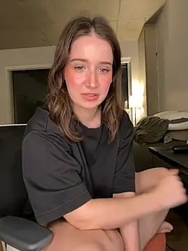 nerdynina online show from 11-13-25, 01:31