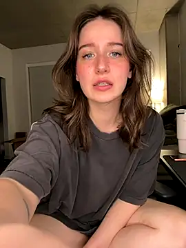 nerdynina online show from 11-24-25, 03:28