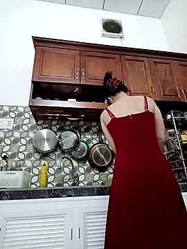 Snapshot of ___Erin___ chatting on 11-04-25, 03:43 Erin online show from 11-04-25, 03:43