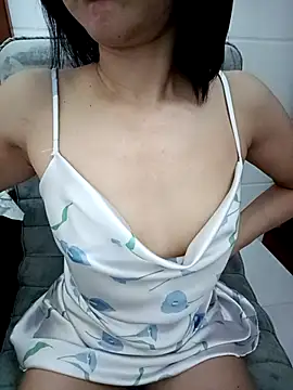 Snapshot of ___Erin___ chatting on 10-14-25, 03:45 Erin online show from 10-14-25, 03:45