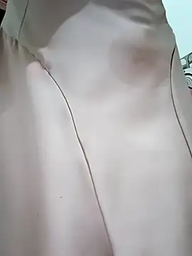 Snapshot of ___Erin___ chatting on 11-17-25, 04:11 Erin online show from 11-17-25, 04:11