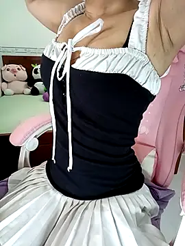 Snapshot of ___Erin___ chatting on 10-20-25, 03:45 Erin online show from 10-20-25, 03:45