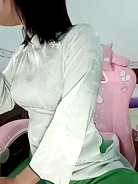 Snapshot of ___Erin___ chatting on 01-13-26, 01:31 Erin online show from 01-13-26, 01:31