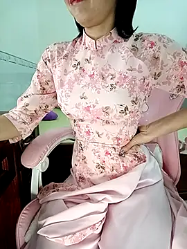 Snapshot of ___Erin___ chatting on 10-27-25, 03:24 Erin online show from 10-27-25, 03:24