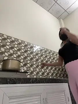    Erin    online show from 02-22-26, 03:42