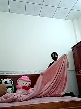    Erin    online show from 04-07-26, 02:46