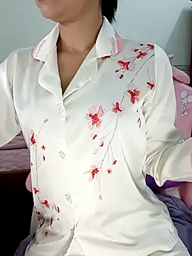    Erin    online show from 04-03-26, 04:41