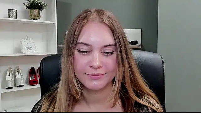 Snapshot of kitty_valeria chatting on 10-12-25, 07:04 kitty valeria online show from 10-12-25, 07:04