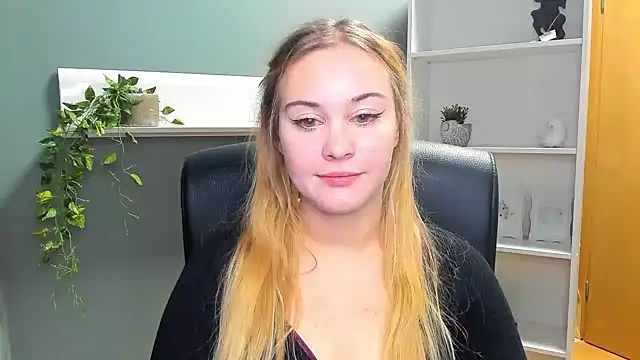 Snapshot of kitty_valeria chatting on 01-19-25, 10:50 kitty valeria online show from 01-19-25, 10:50