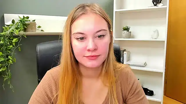 Snapshot of kitty_valeria chatting on 01-12-25, 10:56 kitty valeria online show from 01-12-25, 10:56
