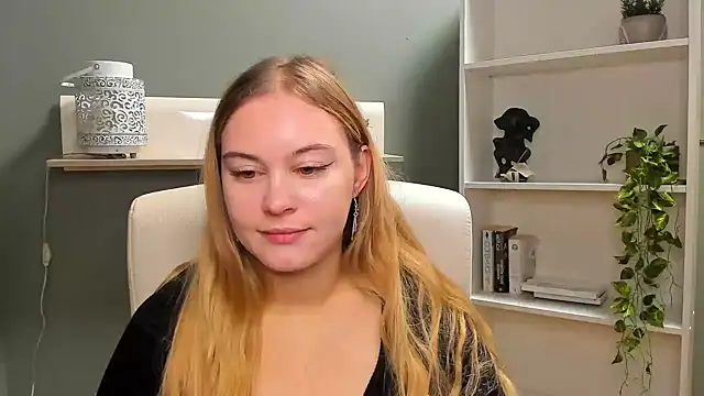 Snapshot of kitty_valeria chatting on 12-21-24, 07:35 kitty valeria online show from 12-21-24, 07:35