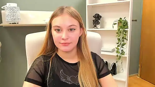 Snapshot of kitty_valeria chatting on 12-29-24, 11:07 kitty valeria online show from 12-29-24, 11:07