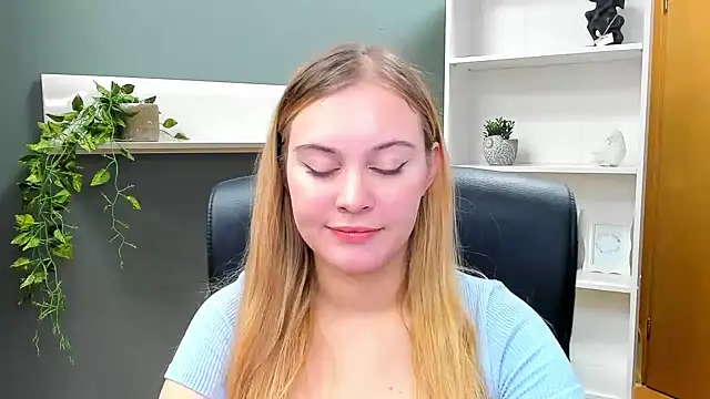 Snapshot of kitty_valeria chatting on 01-18-25, 09:02 kitty valeria online show from 01-18-25, 09:02