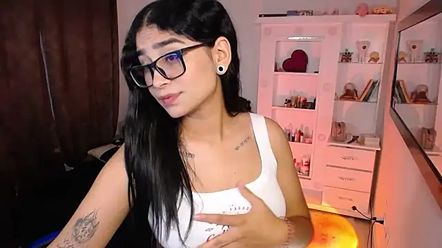 Snapshot of thalia_066 chatting on 09-15-25, 07:36 thalia 066 online show from 09-15-25, 07:36