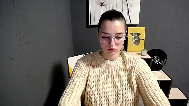 lady olivia  online show from 10-28-25, 02:27