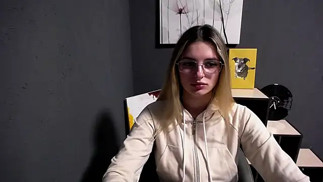 lady olivia  online show from 04-28-26, 03:05