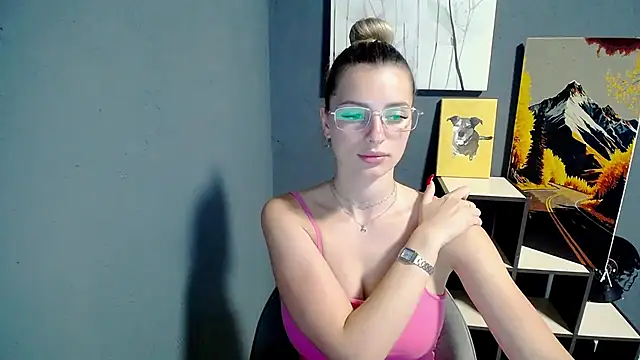 Snapshot of lady_olivia_ chatting on 06-24-26, 12:37 lady olivia online show from 06-24-26, 12:37