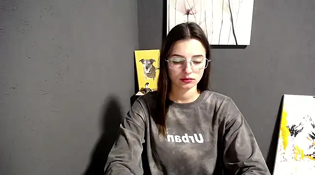 Snapshot of lady_olivia_ chatting on 02-17-25, 01:33 lady olivia online show from 02-17-25, 01:33