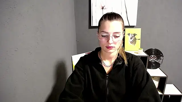 Snapshot of lady_olivia_ chatting on 09-23-25, 02:57 lady olivia online show from 09-23-25, 02:57
