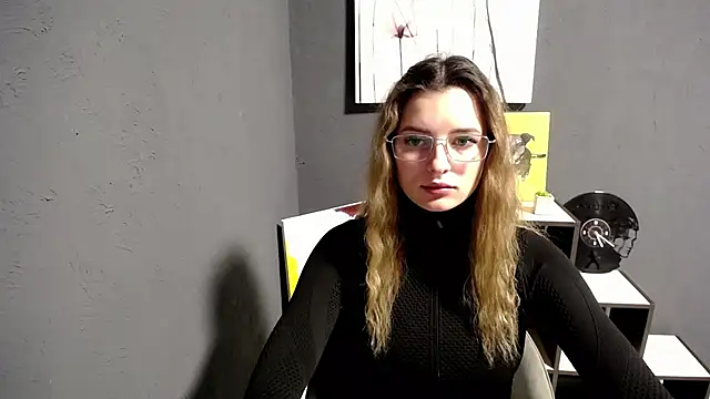 lady olivia  online show from 10-30-25, 01:09