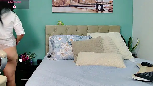 yanella fire online show from 10-04-25, 06:59