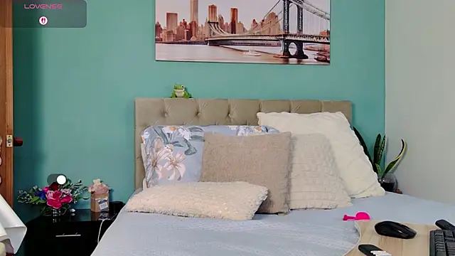 yanella fire online show from 10-05-25, 04:31