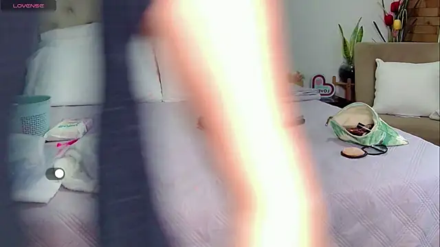 yanella fire online show from 06-15-26, 01:44