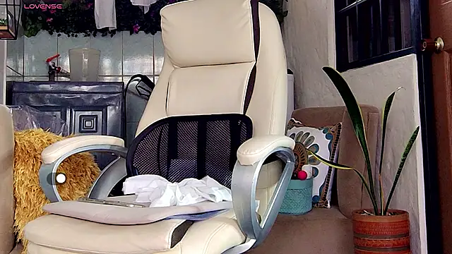 yanella fire online show from 03-29-26, 01:02