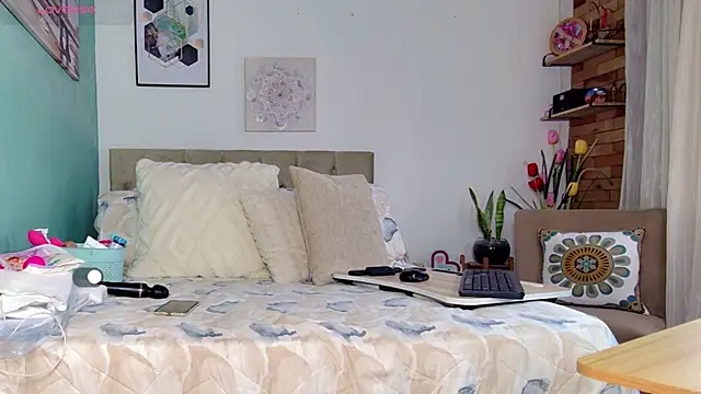 yanella fire online show from 04-19-26, 05:03