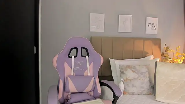 Snapshot of kataleyarios01 chatting on 02-06-26, 11:34 kataleyarios01 online show from 02-06-26, 11:34