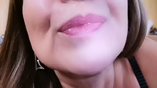 LadyAndTransy online show from 04-26-26, 06:32