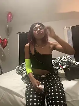 Snapshot of CamGirlLeanna chatting on 02-14-25, 12:30 CamGirlLeanna online show from 02-14-25, 12:30