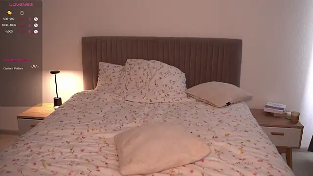 arielbell  online show from 10-23-25, 08:24