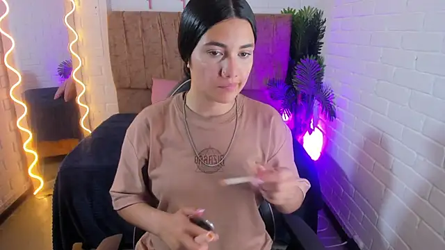 Snapshot of Chiara_tay chatting on 10-03-25, 07:15 Chiara tay online show from 10-03-25, 07:15