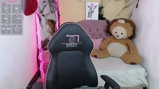 Chiara tay online show from 10-28-25, 03:07