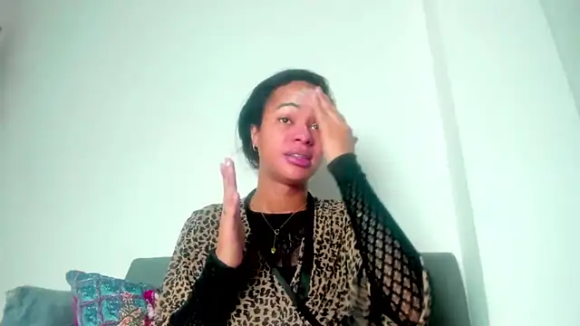 meghanSusexx online show from 12-15-25, 06:41