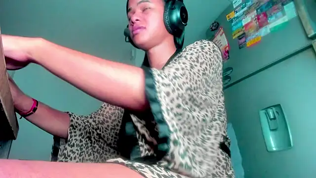 Snapshot of meghanSusexx chatting on 02-17-26, 11:35 meghanSusexx online show from 02-17-26, 11:35