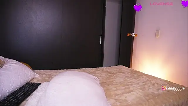 Snapshot of daycass_ chatting on 12-14-25, 11:54 daycass online show from 12-14-25, 11:54