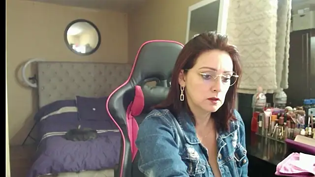 Carol Scottt online show from 11-10-25, 03:55