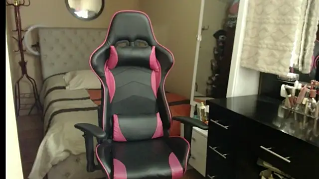 Carol Scottt online show from 10-22-25, 09:35