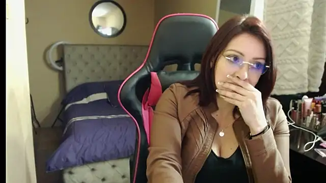 Carol Scottt online show from 11-13-25, 04:49