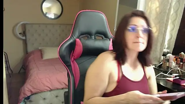 Carol Scottt online show from 11-21-25, 09:14