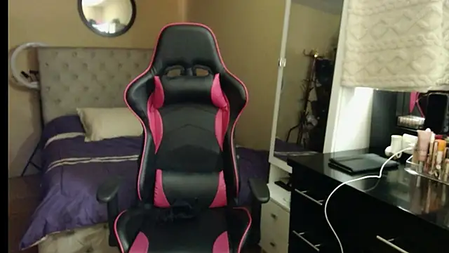 Carol Scottt online show from 10-04-25, 04:41