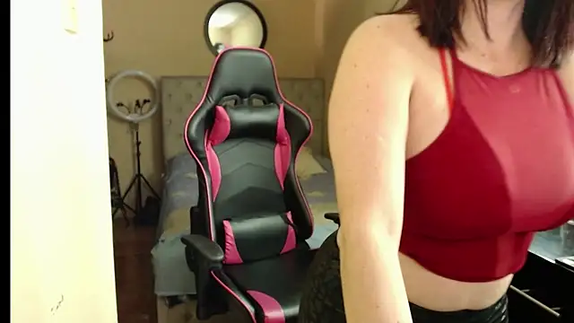 Carol Scottt online show from 12-19-25, 06:43