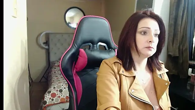 Carol Scottt online show from 10-31-25, 05:31